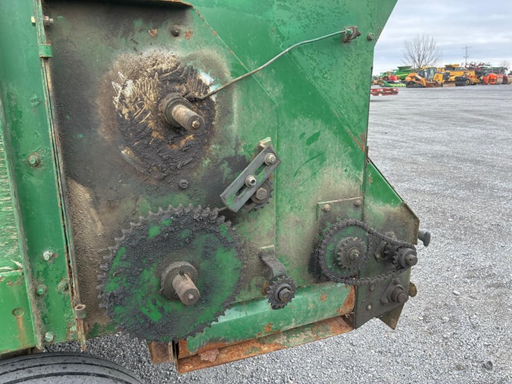 #15016-•-bdger-950-silage-wagon-16'-bed-image-14