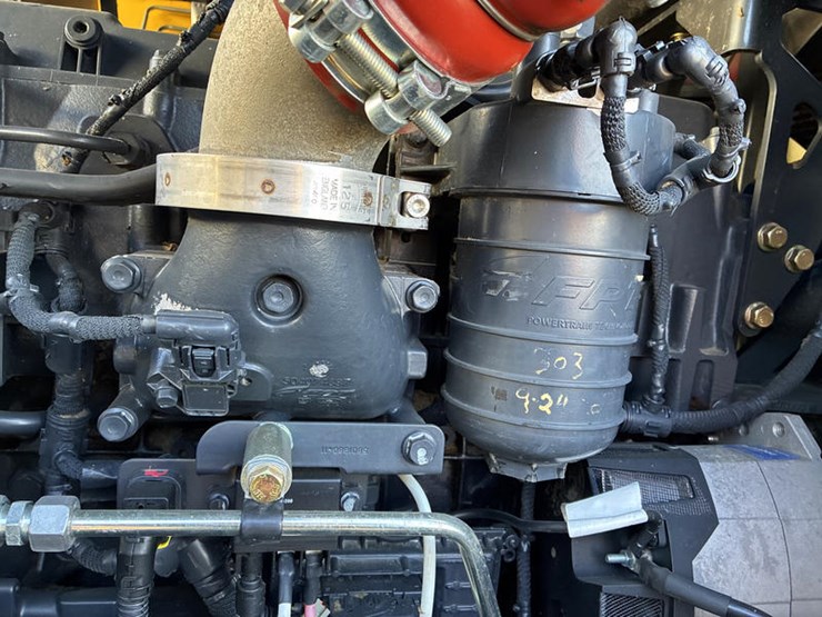 2018-new-holland-cr8.90-image-87