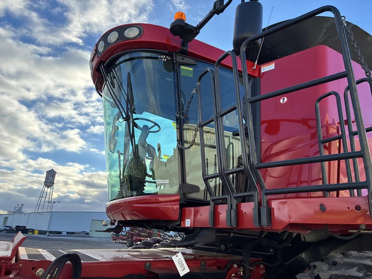 2010-case-ih-7120-image-25