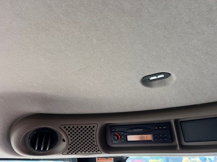 2007-case-ih-7010-image-58