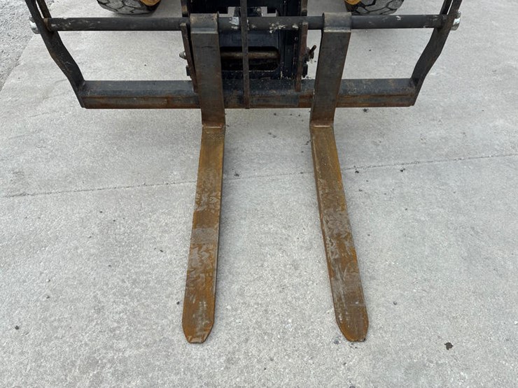 2019-caterpillar-tl1055d-image-14