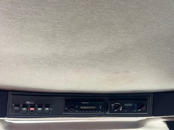 2010-case-ih-6088-image-58