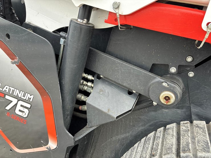 2022-bobcat-t76-image-28