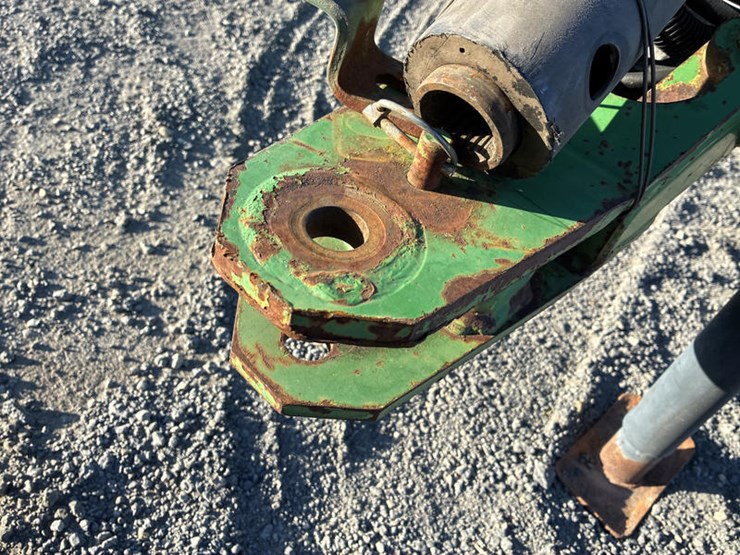 2009-john-deere-568-image-12