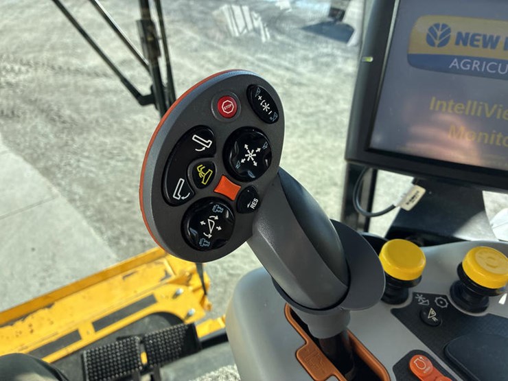 2018-new-holland-cr8.90-image-104