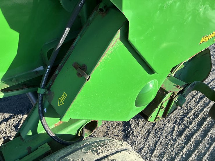 2009-john-deere-568-image-46