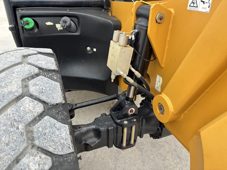 2019-caterpillar-tl1055d-image-49
