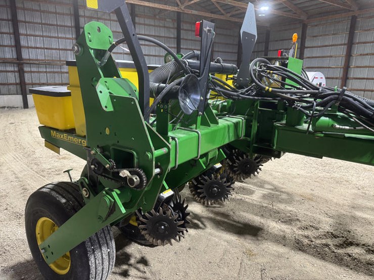 2008-john-deere-1770-image-13