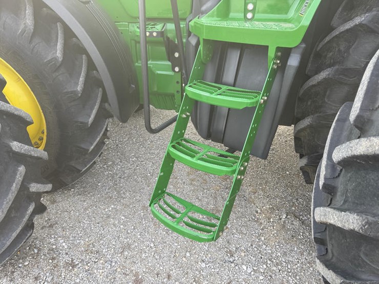 2011-john-deere-8335r-image-10