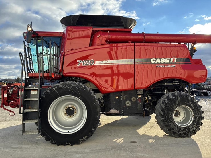 2010-case-ih-7120-image-11