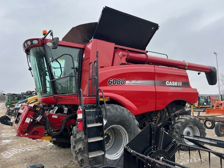 2010-case-ih-6088-image-1