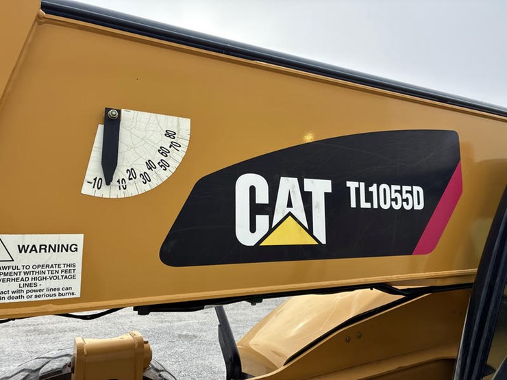 2019-caterpillar-tl1055d-image-33