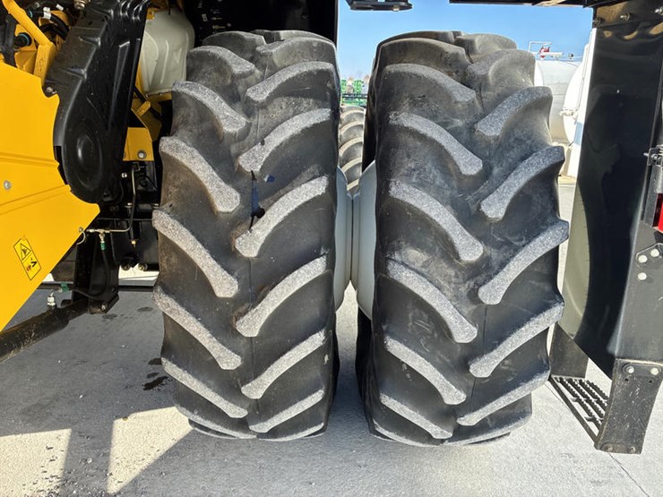 2018-new-holland-cr8.90-image-32