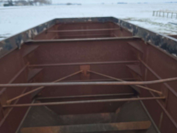 brent-1000-wagon,-rear-brakes,-double-rear-axle,-2-compartments,-center-dump-image-15