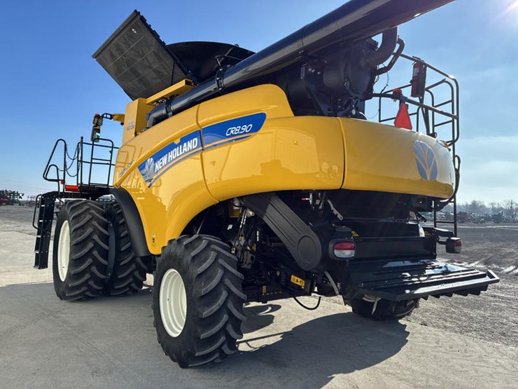 2018-new-holland-cr8.90-image-7