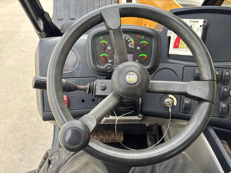 2019-caterpillar-tl1055d-image-61