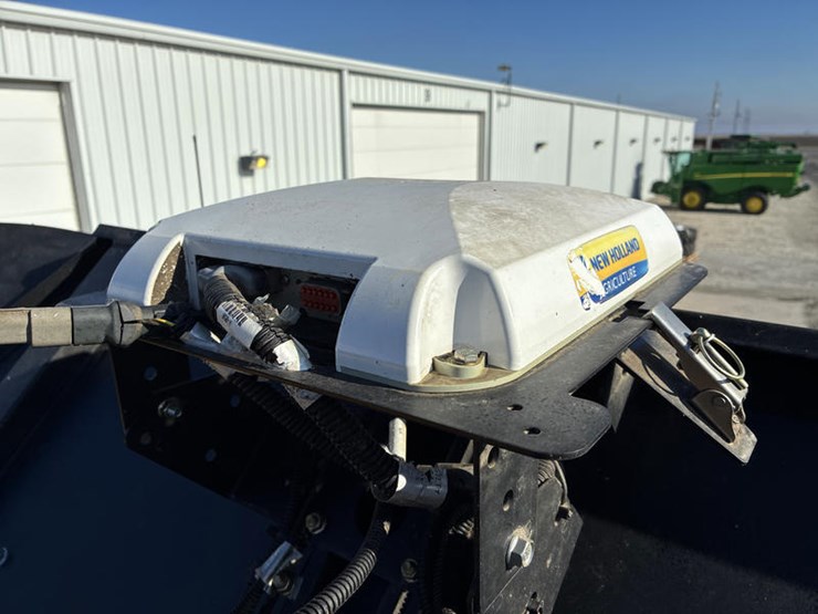 2018-new-holland-cr8.90-image-93