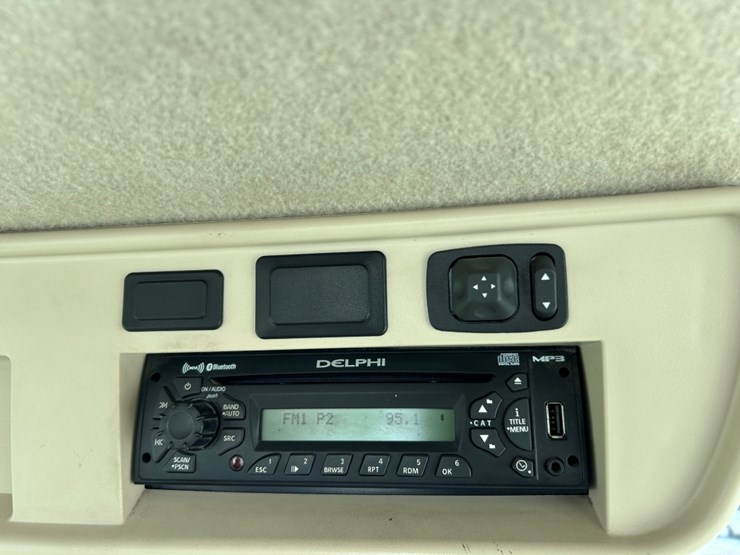 2012-john-deere-8310r-image-42