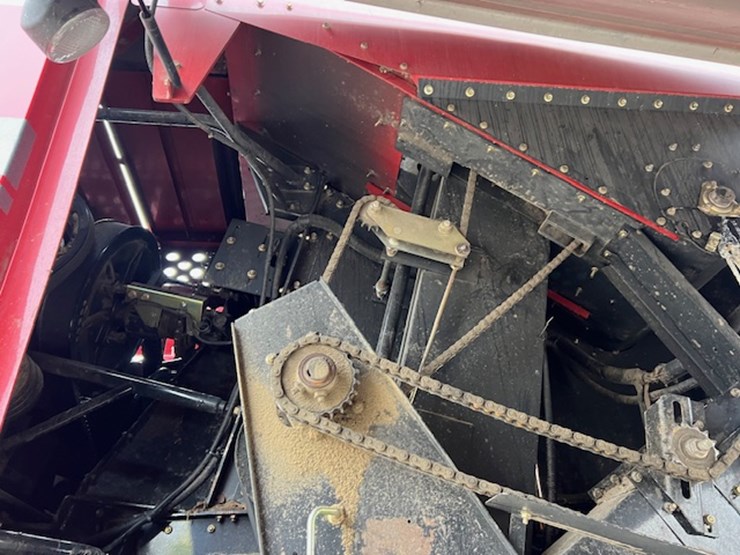2010-case-ih-6088-image-39