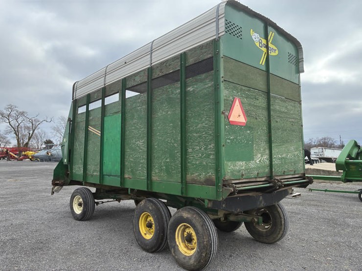 #15016-•-bdger-950-silage-wagon-16'-bed-image-10
