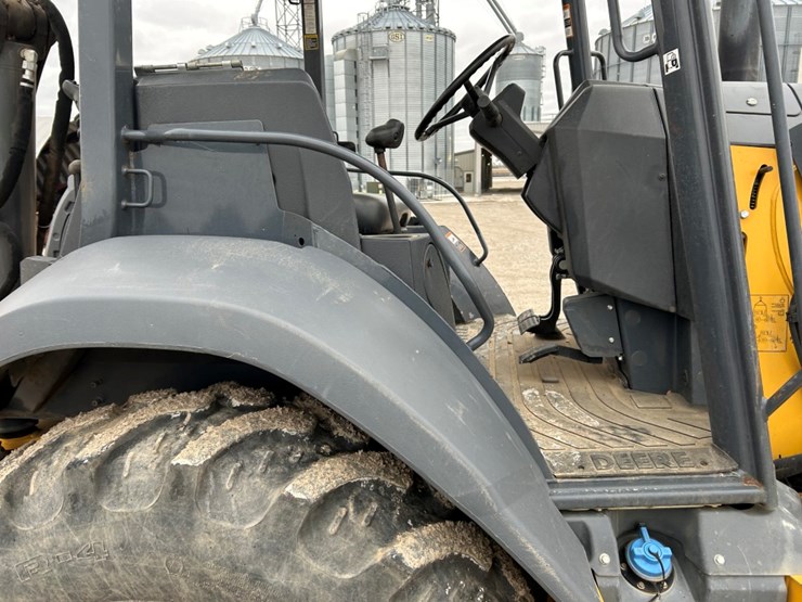 2021-deere-310sl-hl-image-29