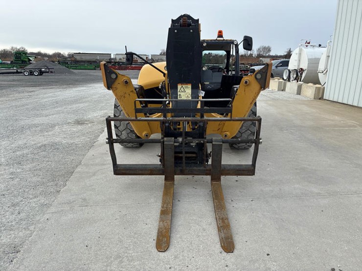 2019-caterpillar-tl1055d-image-12