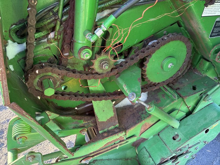 2009-john-deere-568-image-36