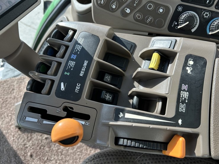 2012-john-deere-8310r-image-37