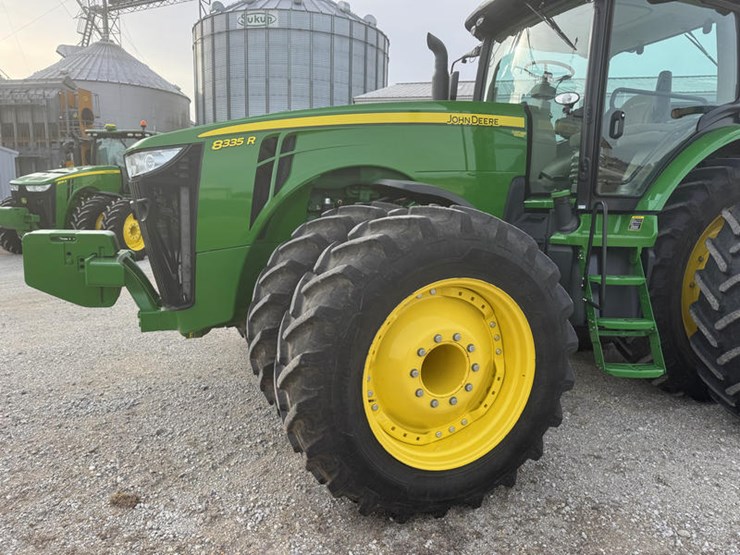2011-john-deere-8335r-image-6