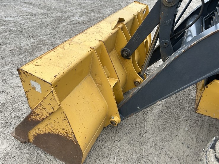 2021-deere-310sl-hl-image-11