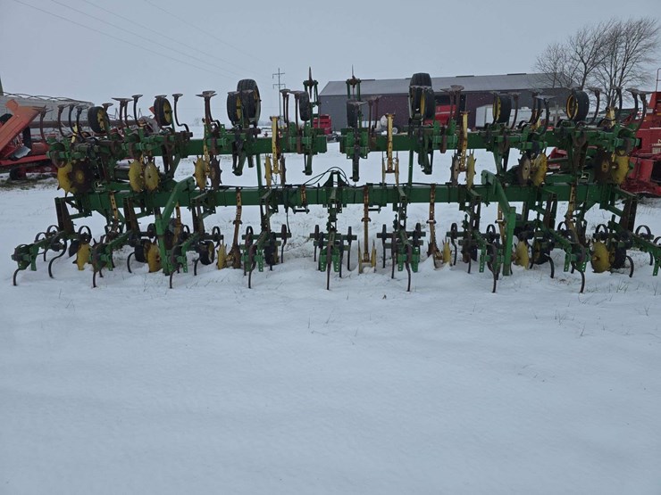 john-deere-845-image-6