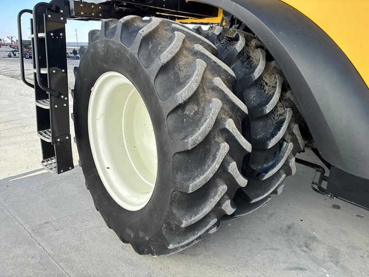 2018-new-holland-cr8.90-image-34