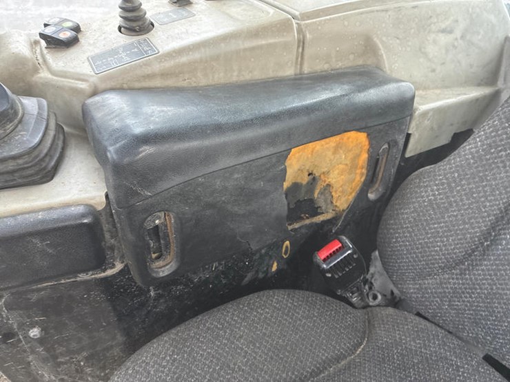 2016-caterpillar-d6n-lgp-image-33