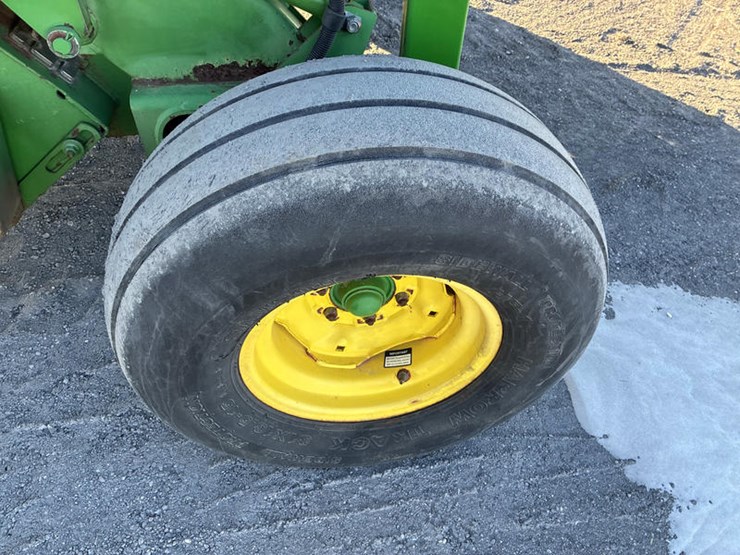 2009-john-deere-568-image-34