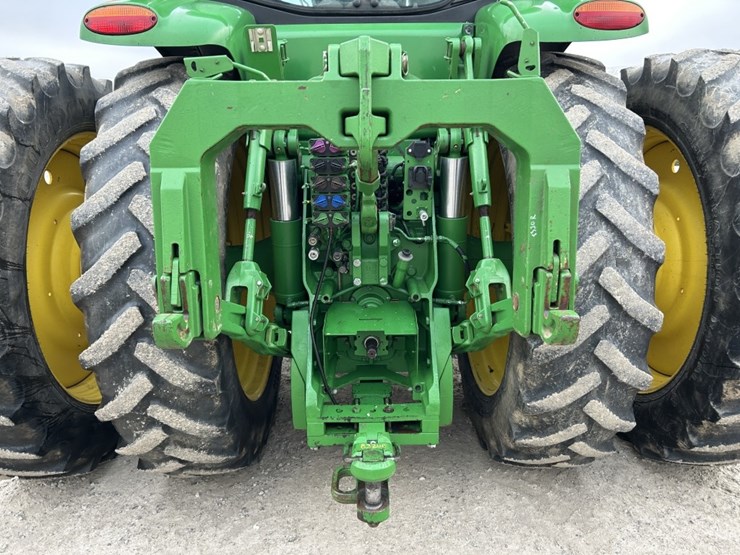 2015-john-deere-8320r-image-43
