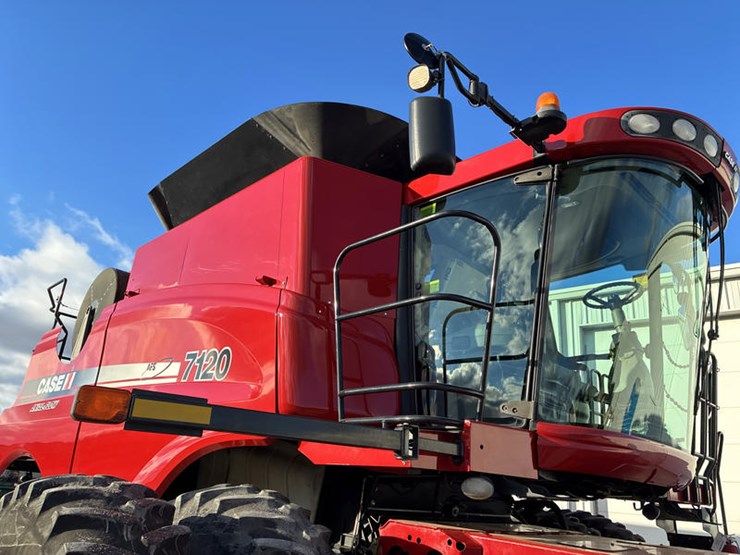 2010-case-ih-7120-image-15