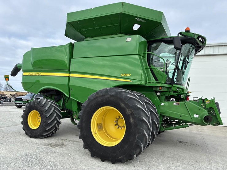 2013-john-deere-s690-image-1