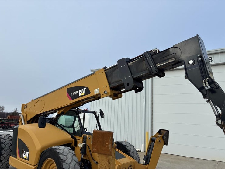 2019-caterpillar-tl1055d-image-66