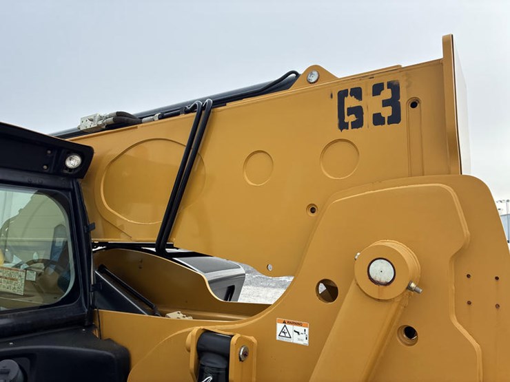 2019-caterpillar-tl1055d-image-29