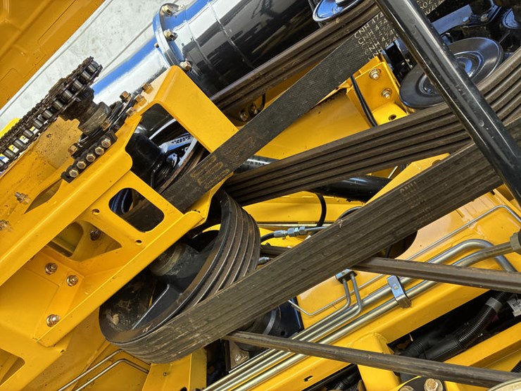 2018-new-holland-cr8.90-image-52