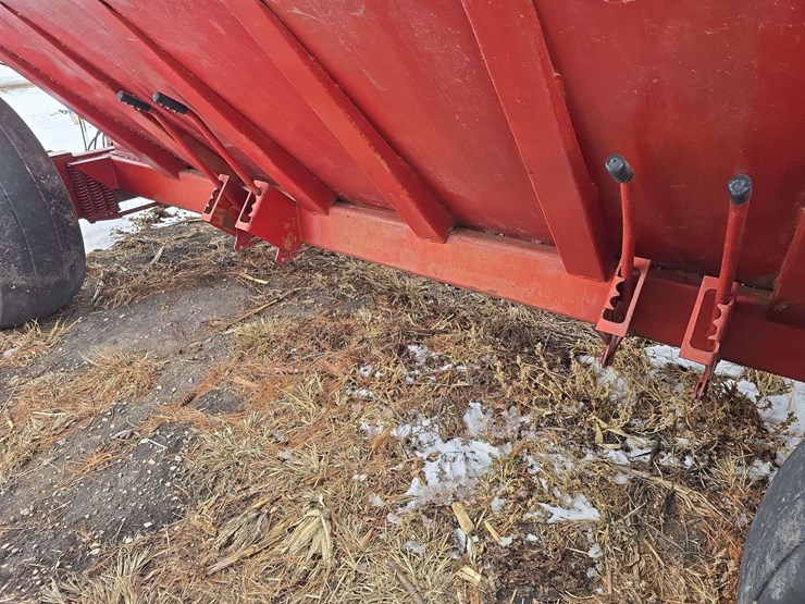 brent-1000-wagon,-rear-brakes,-double-rear-axle,-2-compartments,-center-dump-image-7