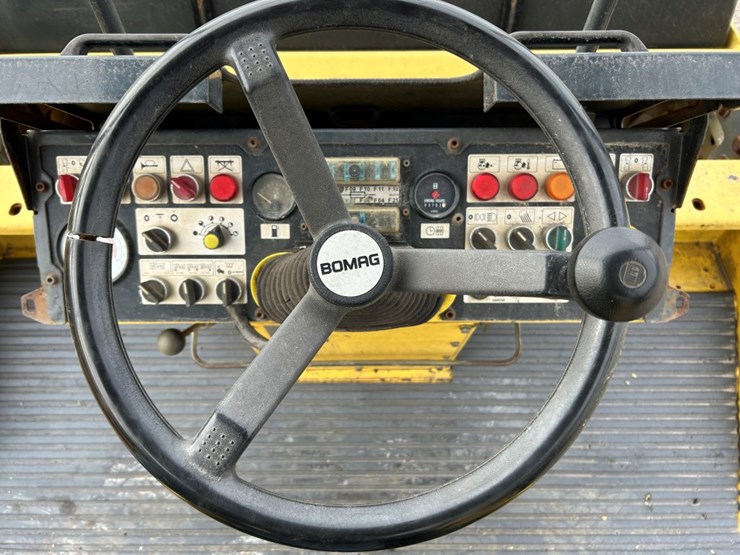 2001-bomag-bw141ad-2-image-44