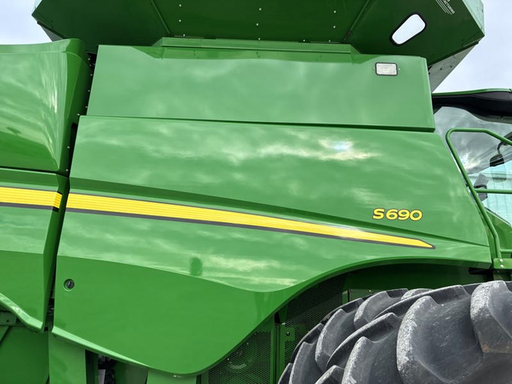 2013-john-deere-s690-image-12