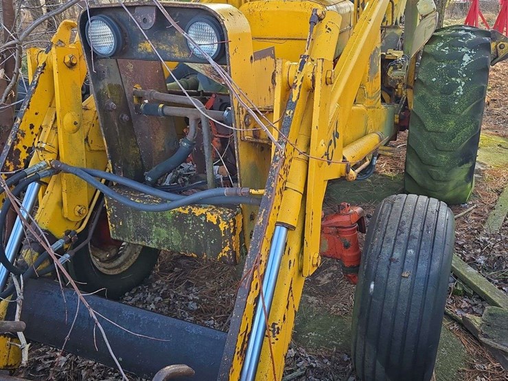 case-tractor-backhoe-with-loader,-2wd,-outriggers,-no-motor,-has-been-sitting-image-2