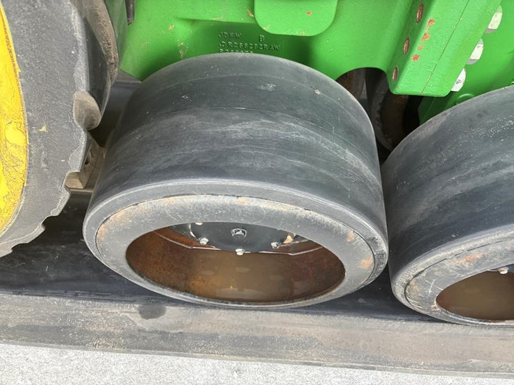 2011-john-deere-8335rt-image-53