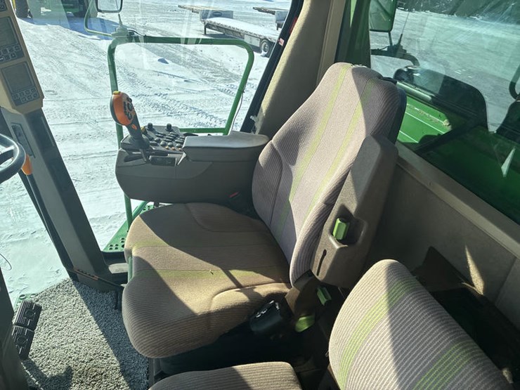 2006-john-deere-9660-sts-image-93