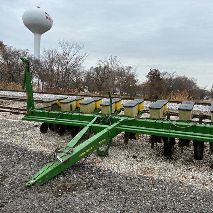 2014 JOHN DEERE 7200
