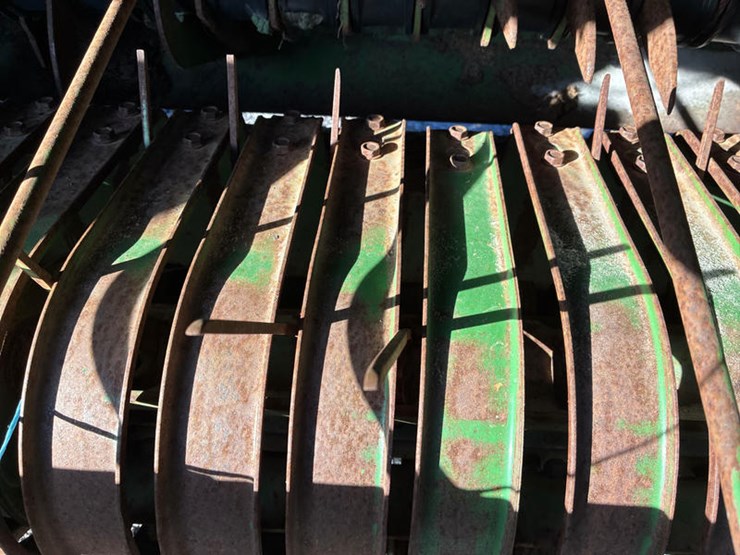 2009-john-deere-568-image-27