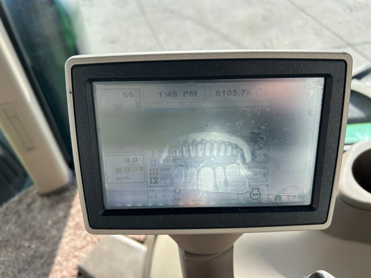 2012-john-deere-8310r-image-38