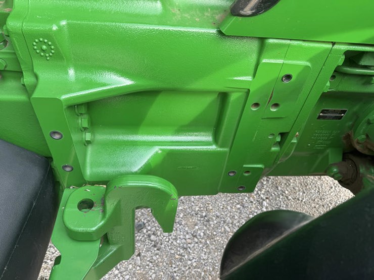 2011-john-deere-8335r-image-46